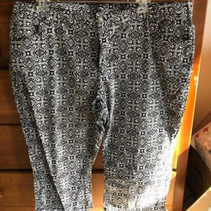 Black patterned capris